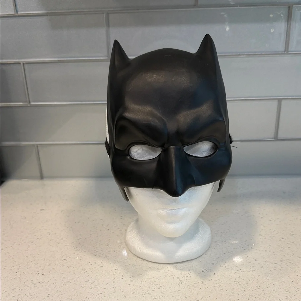 Batman Mask - Picture 1 of 6